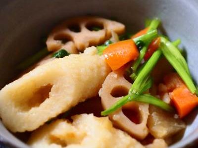 きりたんぽ入り鶏肉と根菜の煮物