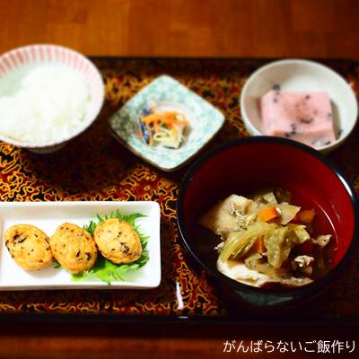 白ご飯、きりたんぽ汁、白身魚揚げ、ニシン菜の花、さくら胡麻どうふの献立
