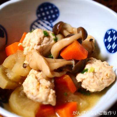 鶏だんご入り大根・人参・しめじの煮物