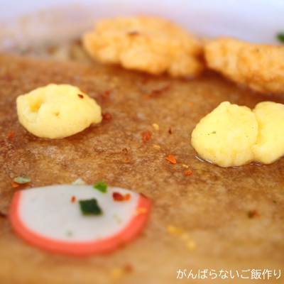 赤いきつねうどんにかけたハウス 香り七味唐辛子