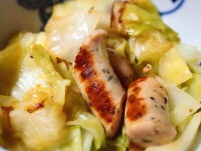 バジルソーセージの蒸し焼き