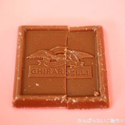 割れたギラデリのミルクチョコ