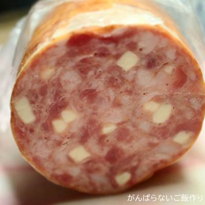 チーズリオナソーセージの断面