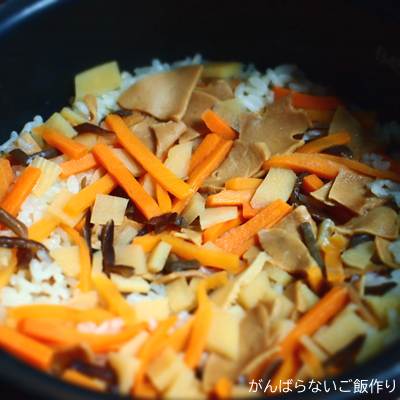 炊きあがったかいや あわび入釜めし