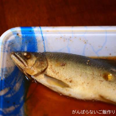 スーパーで購入した鮎の煮つけ