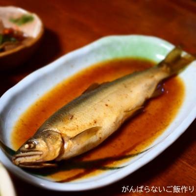 温め直して煮汁をかけた鮎の煮つけ
