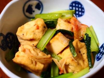 がんも・小松菜・カニカマの炒め物