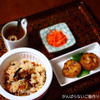 丸美屋 とり釜めし 味付けごはん付きを利用した献立。味噌汁、たこ生姜天、人参のおひたしの組み合わせ。