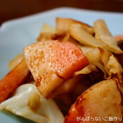 めんたいまくらとキャベツの麺つゆ炒め